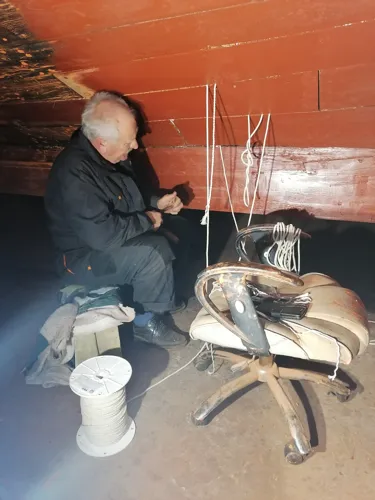 Kapitan pri delu v ladjedelnici