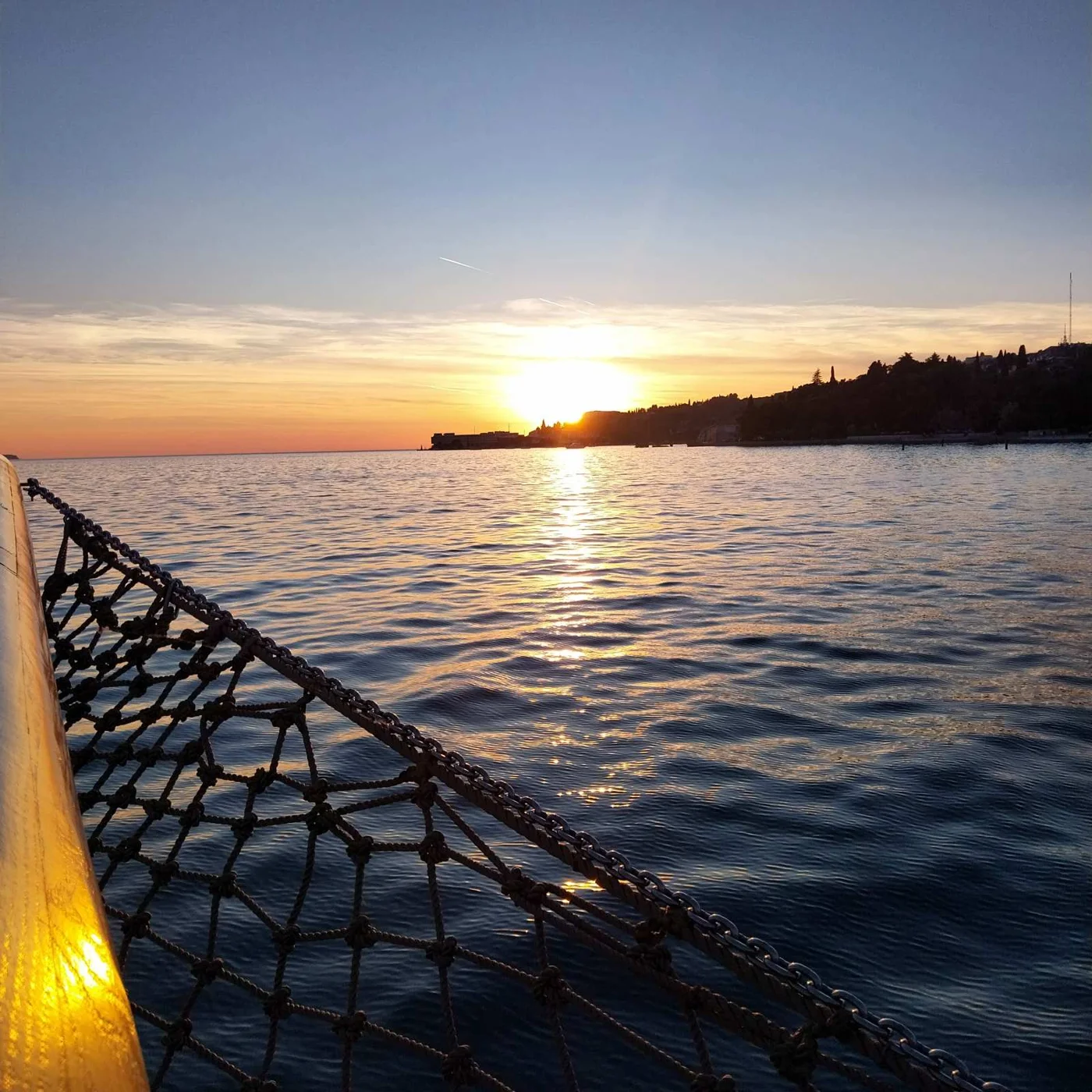 Večerna panorama ob sončnem zahodu